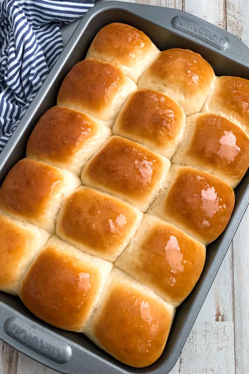 30 Minute Dinner Rolls With Soft, Fluffy Centers