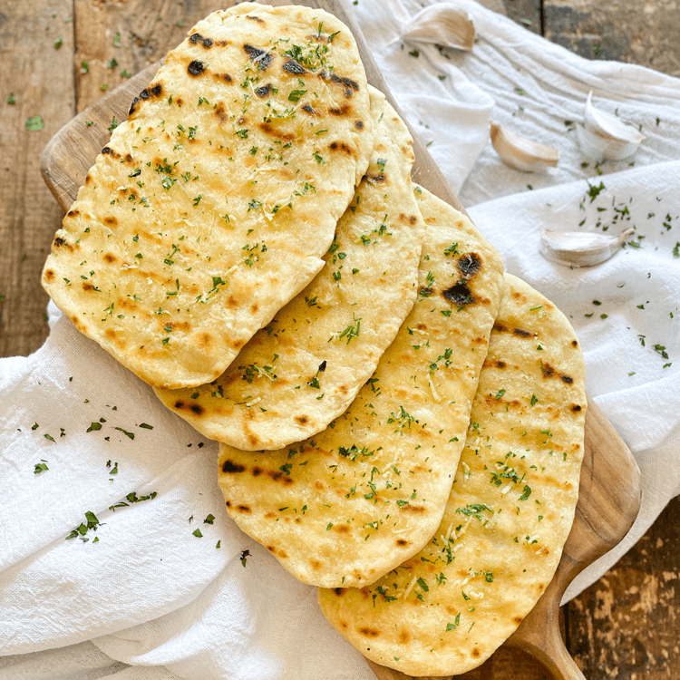 5-Minute Garlic Flatbread With Olive Oil, Parsley, and Fresh Garlic